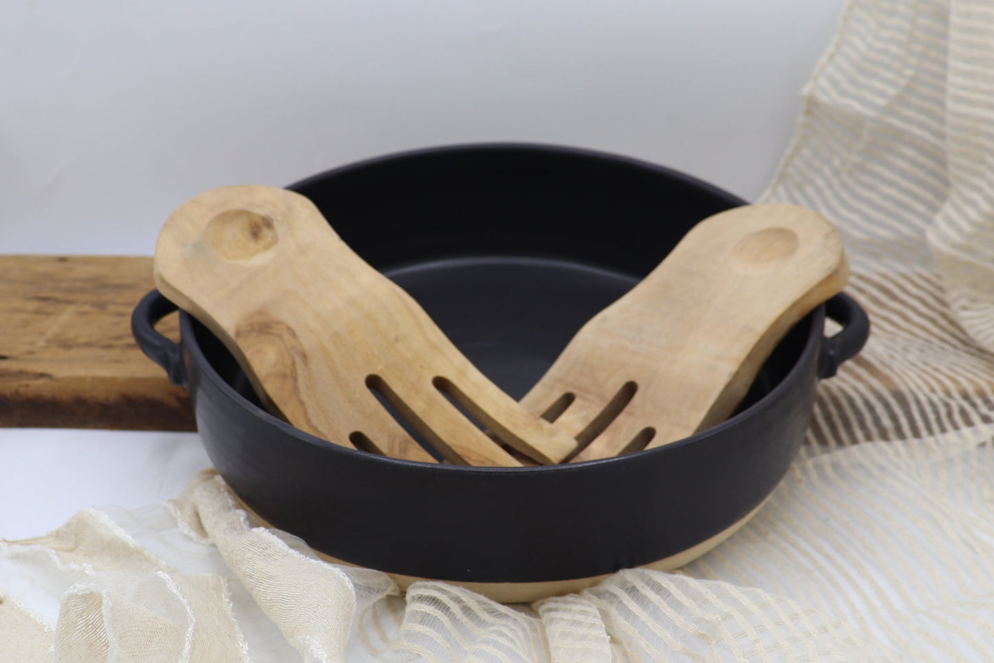 10.2" round pottery casserole