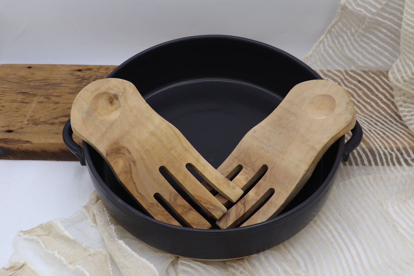 10.2" round pottery casserole