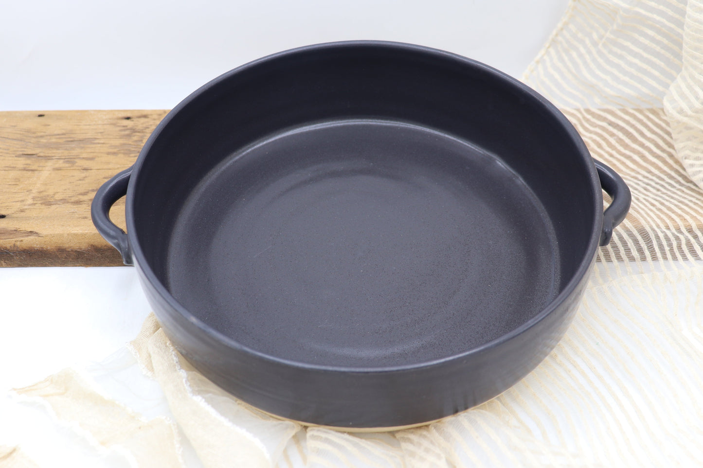 10.2" round pottery casserole