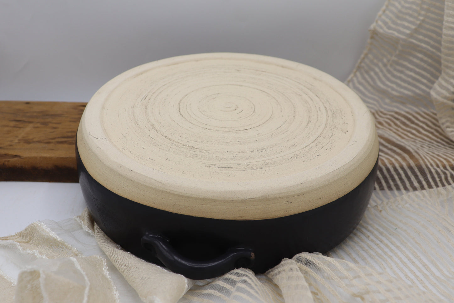 10.2" round pottery casserole