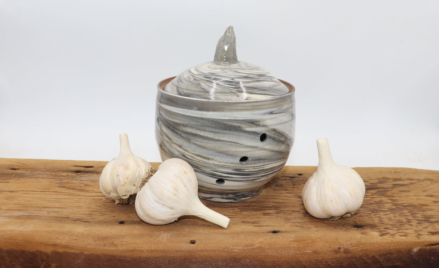 Garlic storage- spackled clay