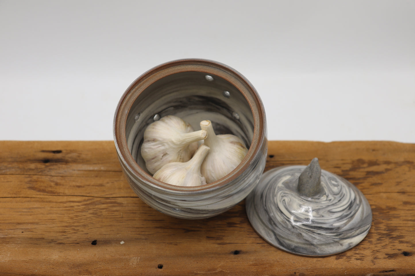 Garlic storage- spackled clay