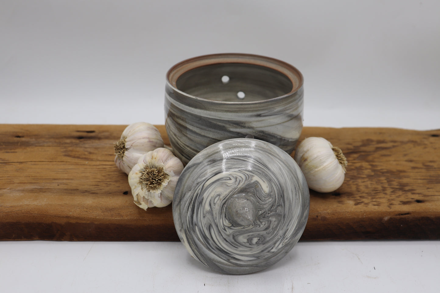Garlic storage- spackled clay